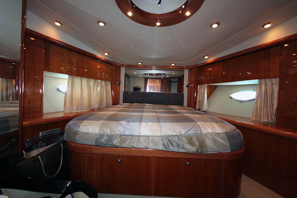 2005 SUNSEEKER PREDATOR 72 